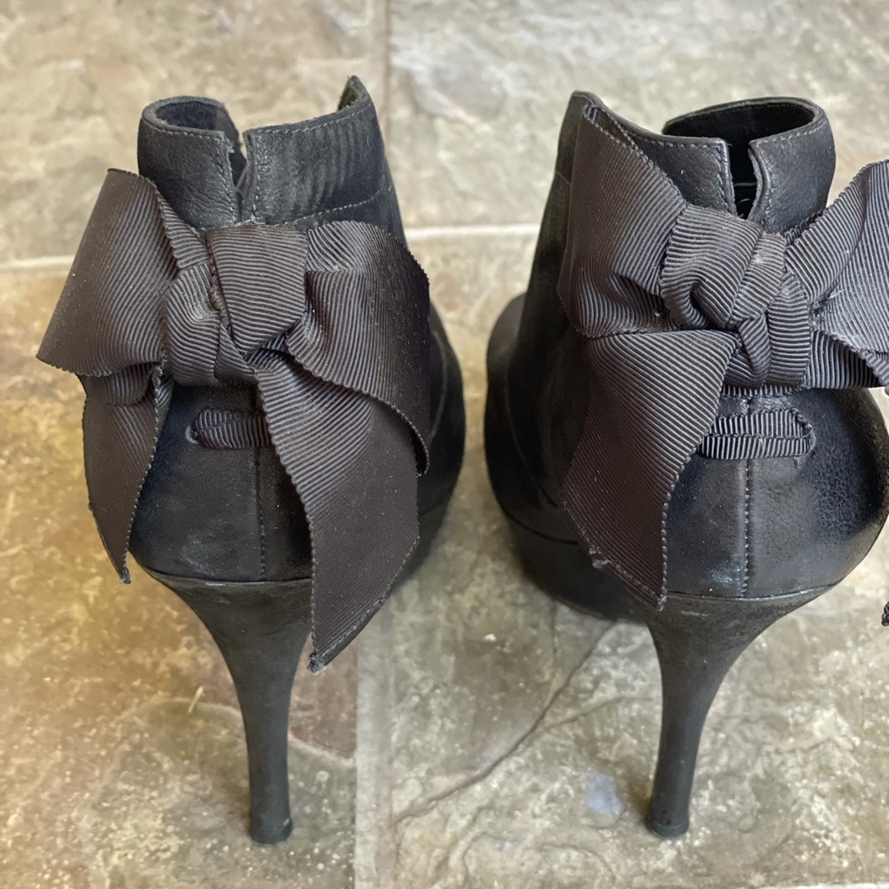 VERA WANG OPEN TOE BOOTIES